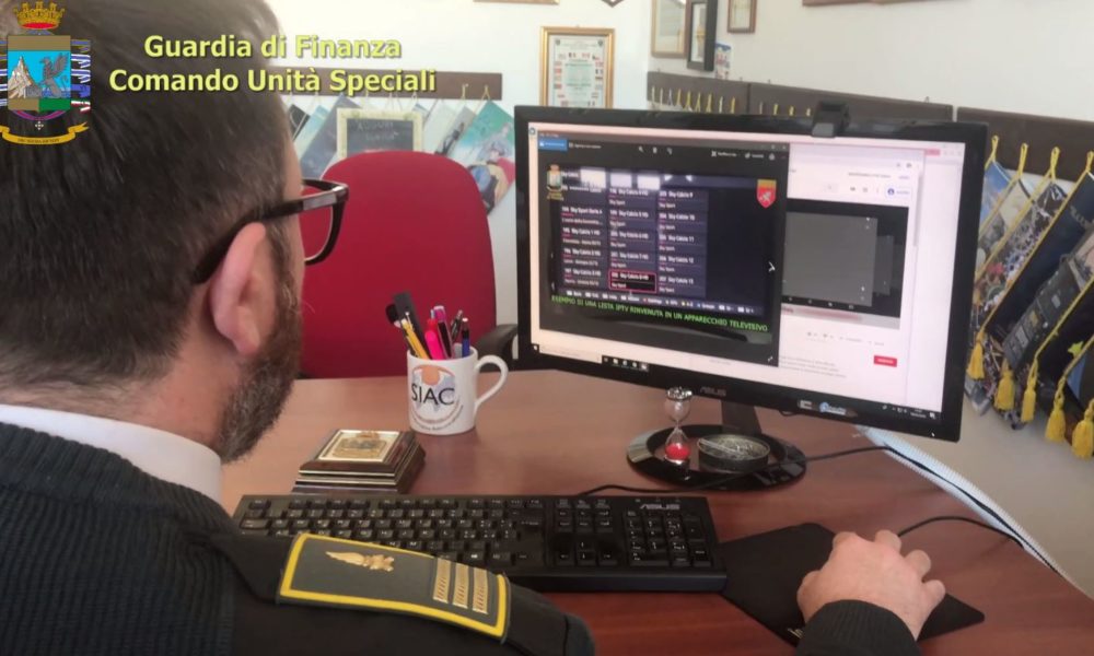 Abbonamenti alle pay tv pirata, denunciati oltre 200 clienti, coinvolti anche comaschi