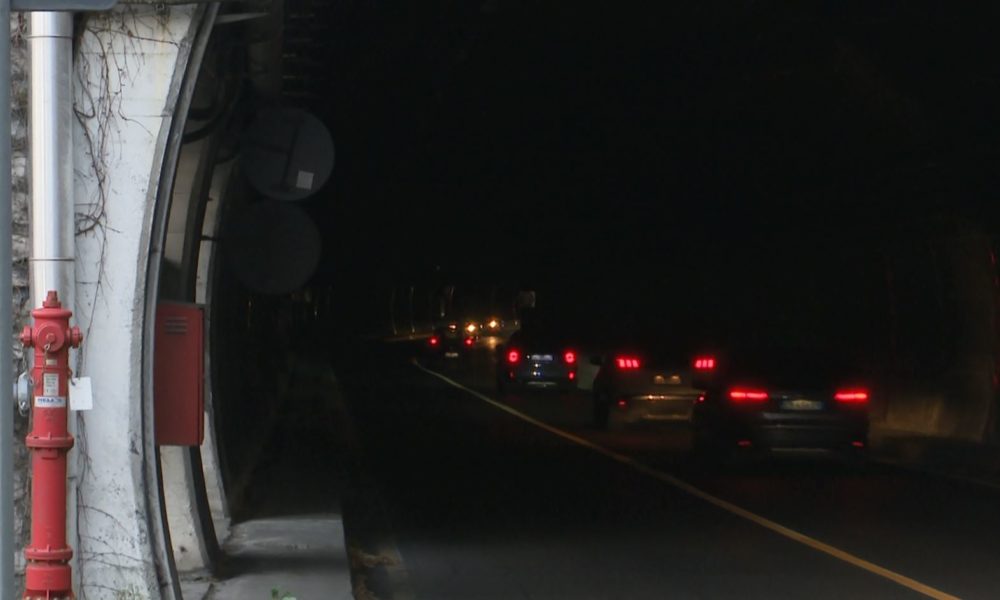 Guasto all’impianto d’illuminazione, per tutto il giorno galleria di Cernobbio al buio