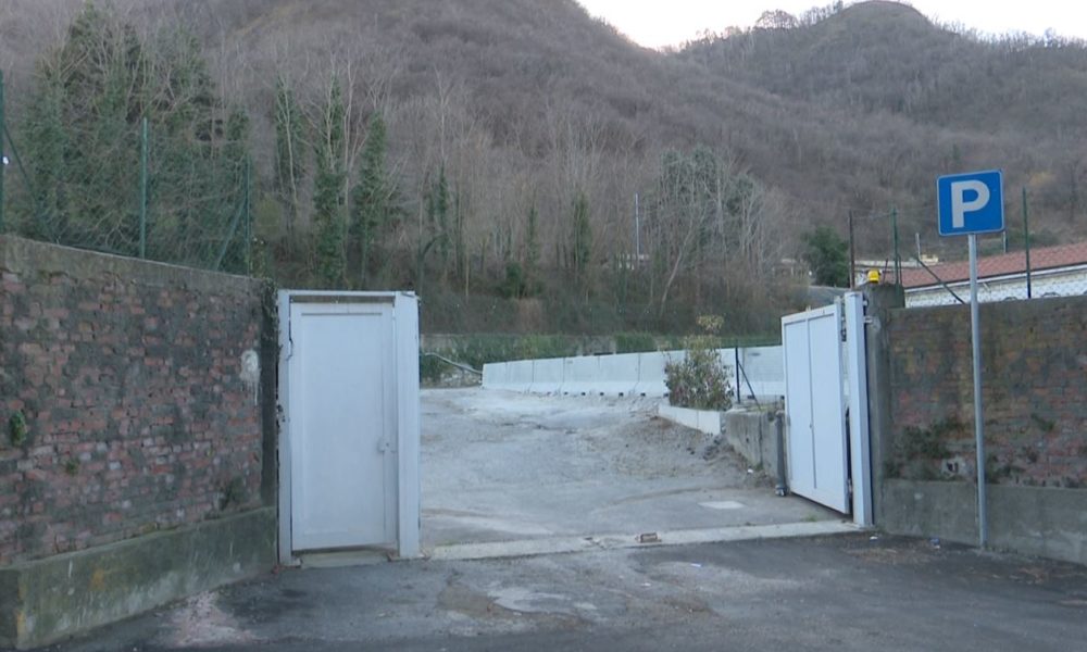 Il Comune di Como apre un posteggio (gratuito) dietro San Rocco. Ma per i giovani ambientalisti non serve