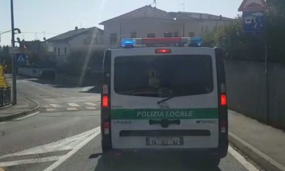 Appelli a stare in casa, controlli e multe. Denunciate tre persone in una palestra e due appartate in auto