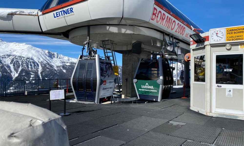 Piste da sci deserte, impianti chiusi in tutta la Lombardia