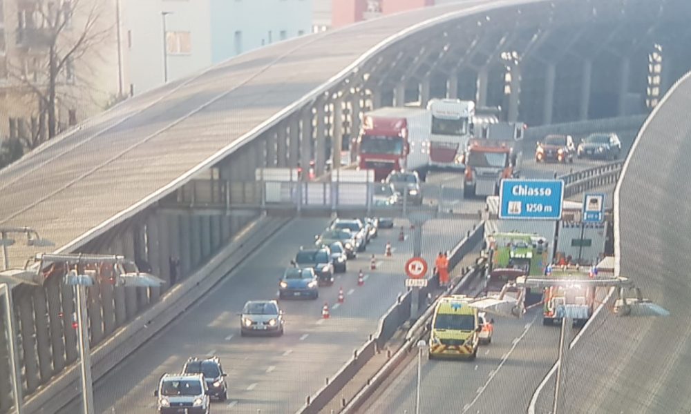 Incidente in Svizzera, chiusa la A9 a Monte Olimpino, lunghe code