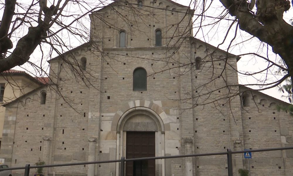 Terza domenica di Quaresima, la messa celebrata dal vescovo alla basilica di Sant’Abbondio in diretta su Etv