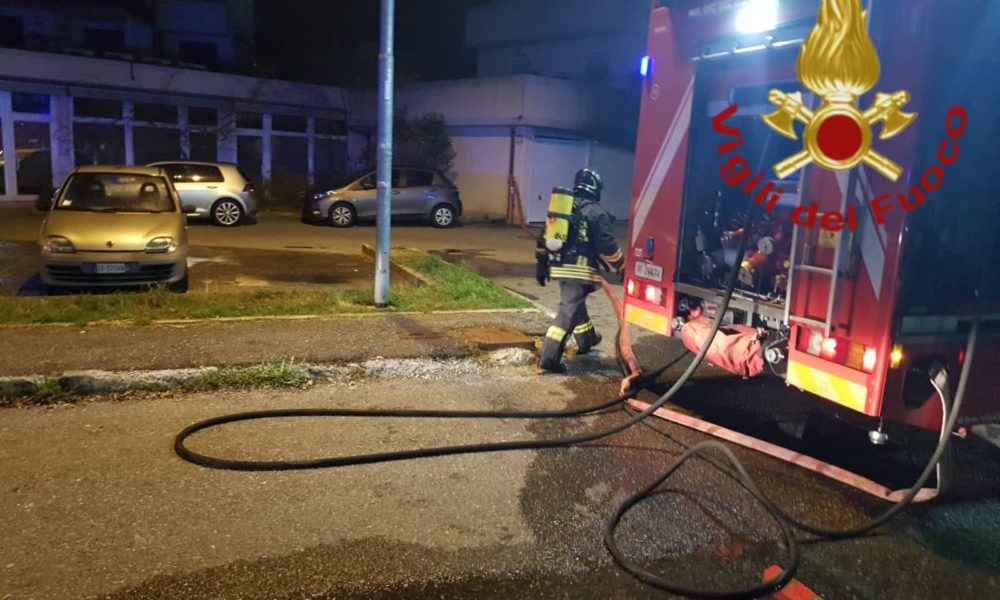 Lipomo, fiamme in un garage, bruciata un’auto