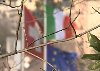 Le bandiere di Svizzera e Italia