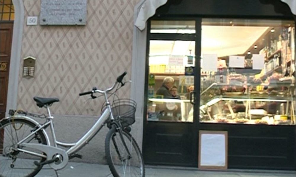 Emergenza coronavirus a Como. Consegne dei cibi a domicilio e stop al rifornimento in Svizzera