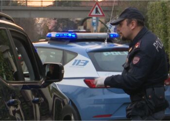 Polizia Como Arresti aggressione senzatetto