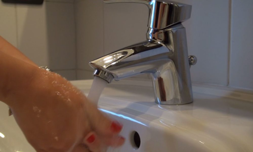 Emergenza coronavirus,  come prevenire il contagio. Lavarsi spesso le mani, gli over 65 stiano a casa il più possibile