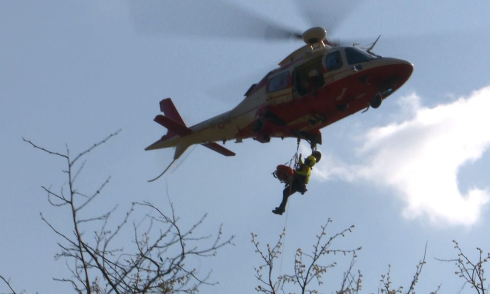 Garzola: esce con il cane e cade in un dirupo. Ferito 39enne, recuperato con l’elicottero