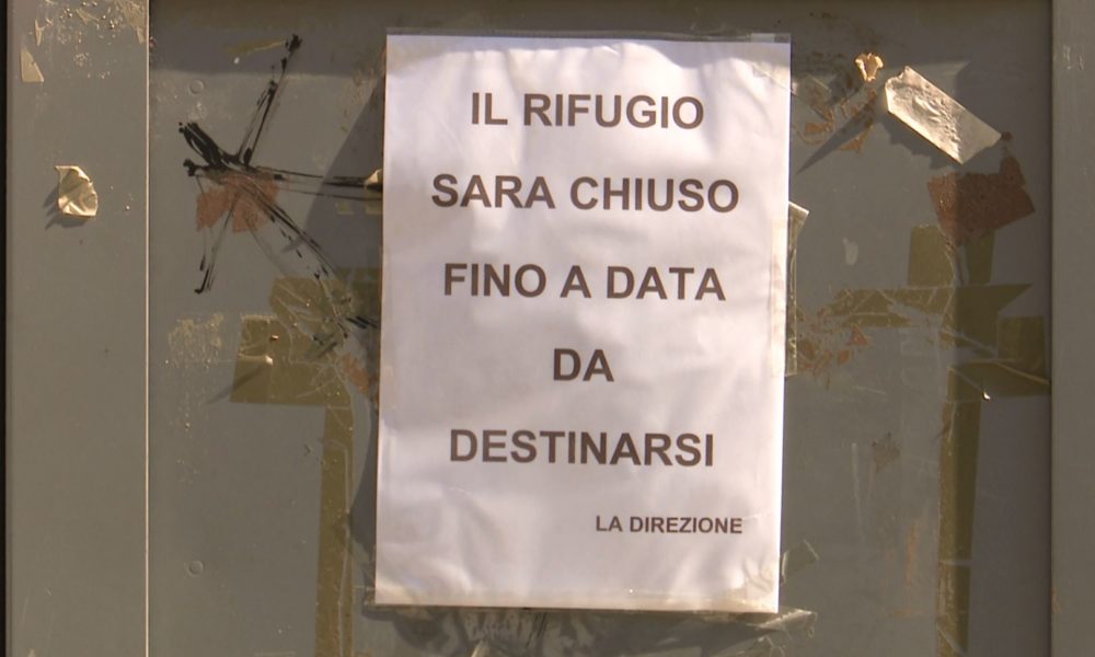 Chiusa la mensa dei poveri di via Grossi. La Caritas: “Nessun contagio decisione di buon senso”. Dormitori aperti 6 ore in più