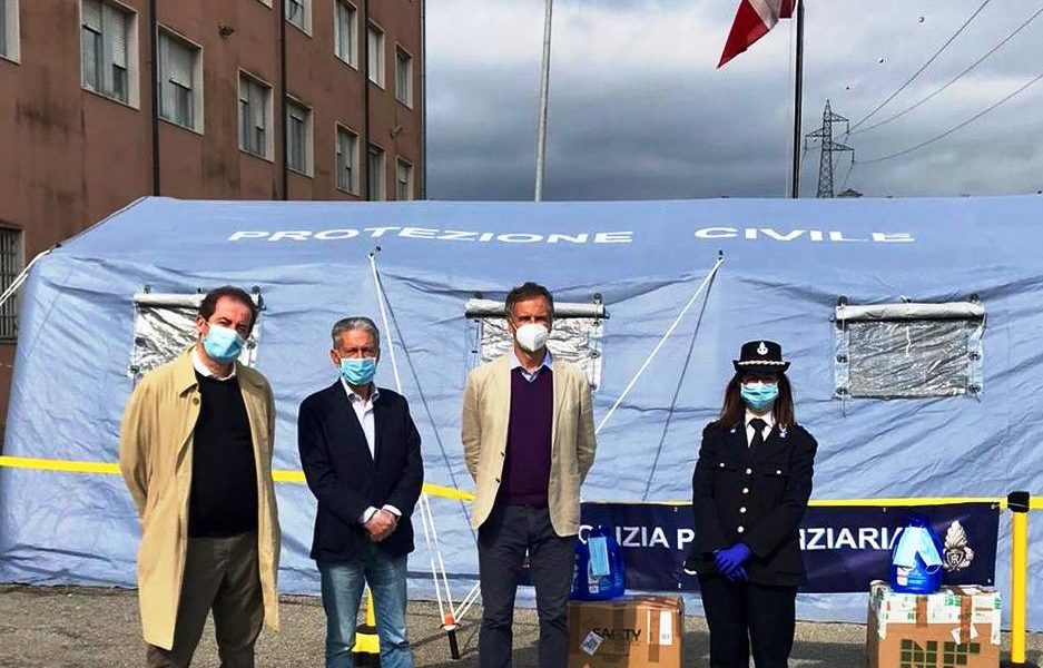Dispositivi di protezione e gel disinfettante donati alla polizia penitenziaria