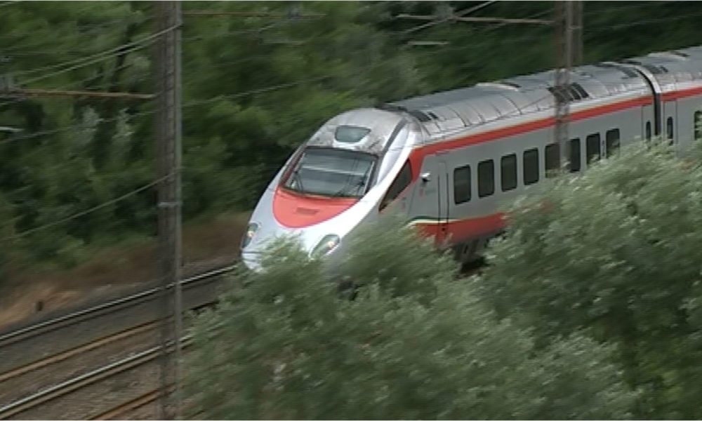 Niente fondi per la Como-Lecco, pendolari all’attacco: “Basta parole, ora le opere”