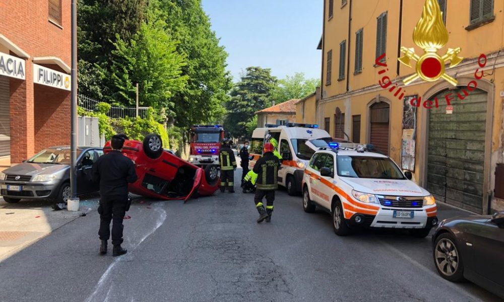 Erba, si ribalta con l’auto, ferito un uomo di 79 anni