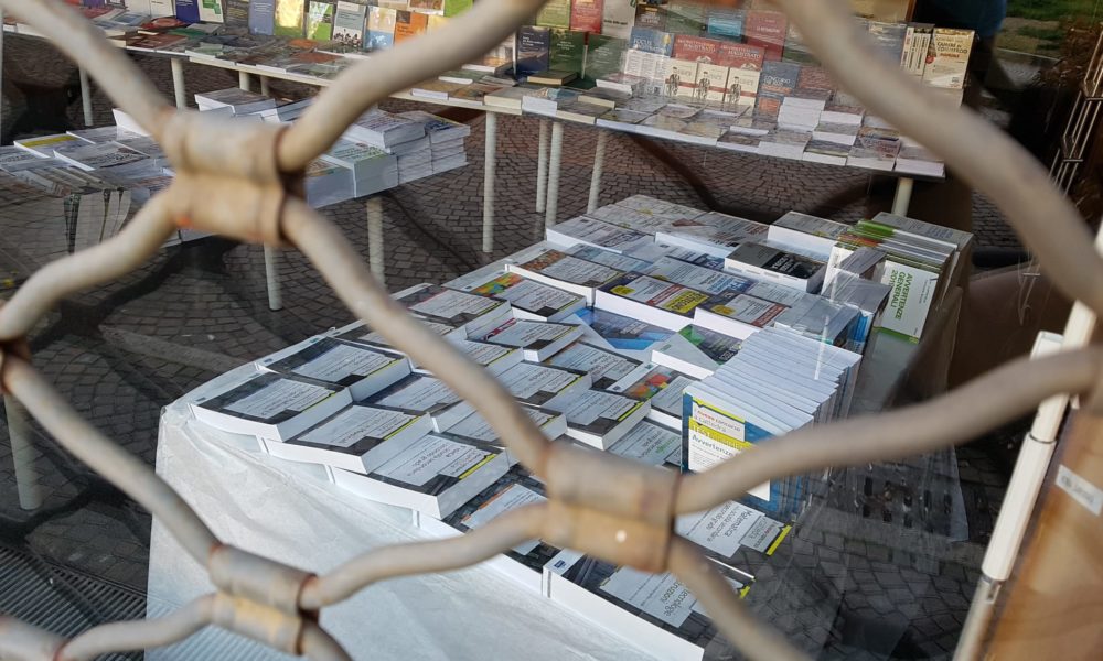In Lombardia ordinanza per regole più strette: librerie e cartolerie restano chiuse