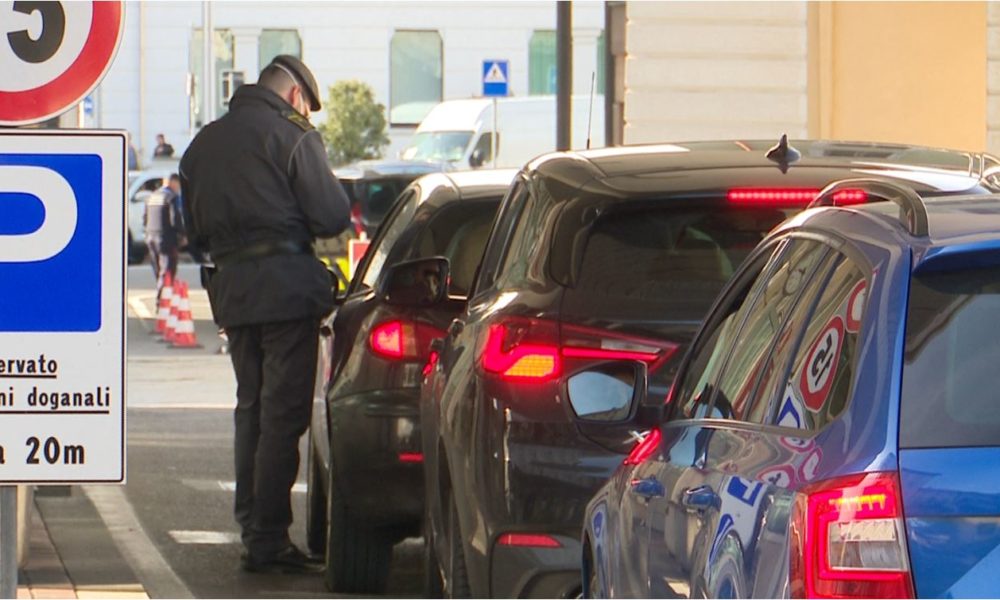 La Lega dei Ticinesi: “Valichi secondari chiusi e tamponi ai frontalieri”