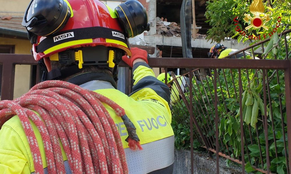 Esplosioni a Fino, ancora rischio scoppi, al lavoro carabinieri e vigili del fuoco