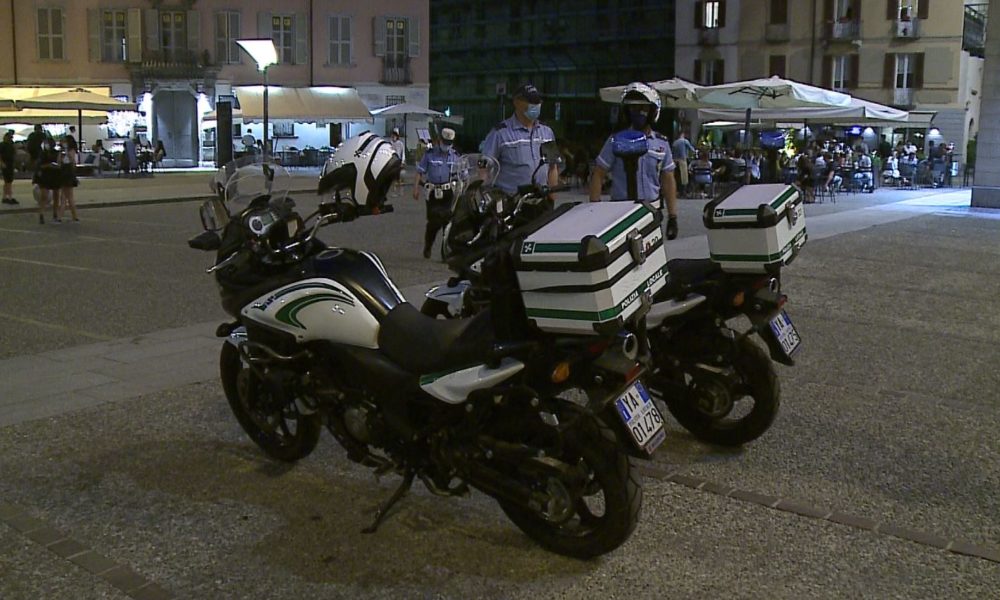 Folla e movida, oltre 2.500 controlli e 30 multe nel week end sul Lario