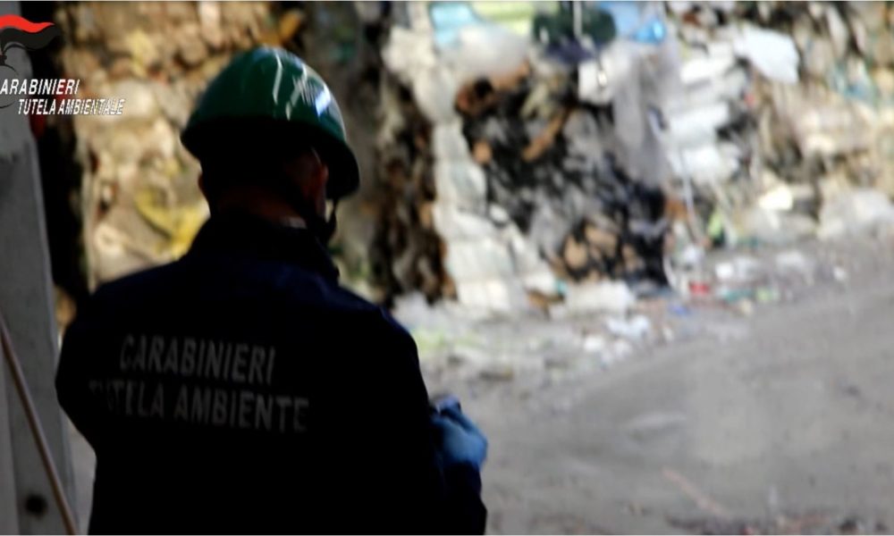 Traffico illecito: a Oltrona 1.100 tonnellate di rifiuti. Indagato anche un 31enne di Fenegrò