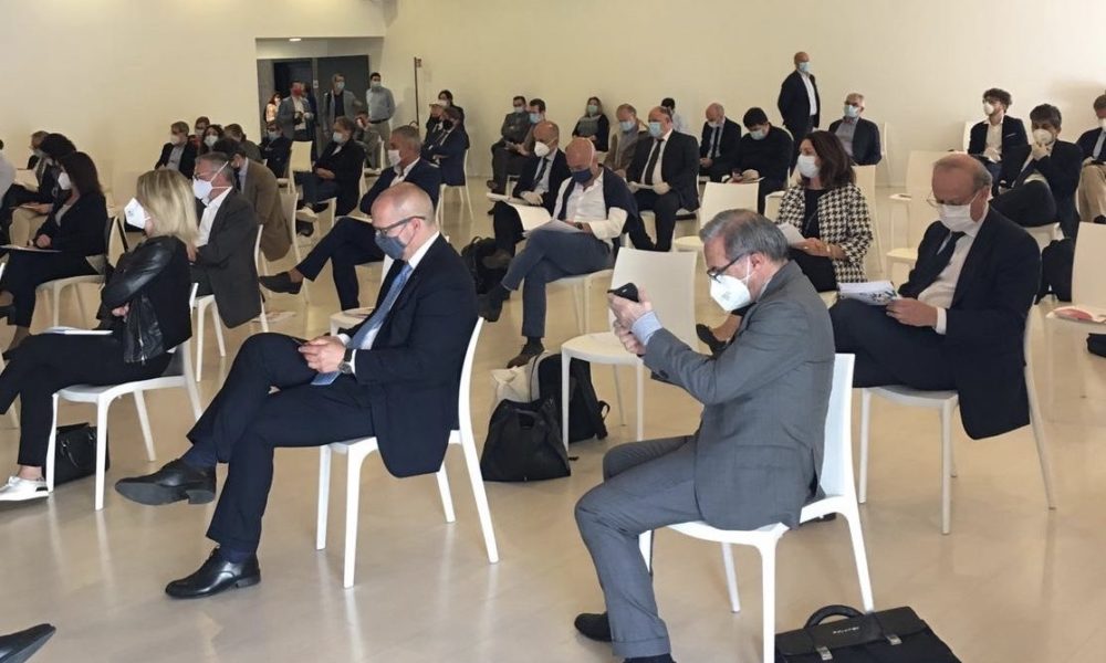 Economia e ripartenza, convegno a Lariofiere. Confindustria: “Produttività al 50%”