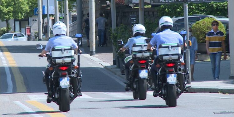 polizia locale in moto