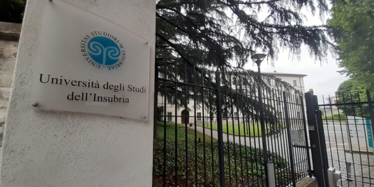 Ingresso della sede dell'Università dell'Insubria di via Sant'Abbondio a Como
