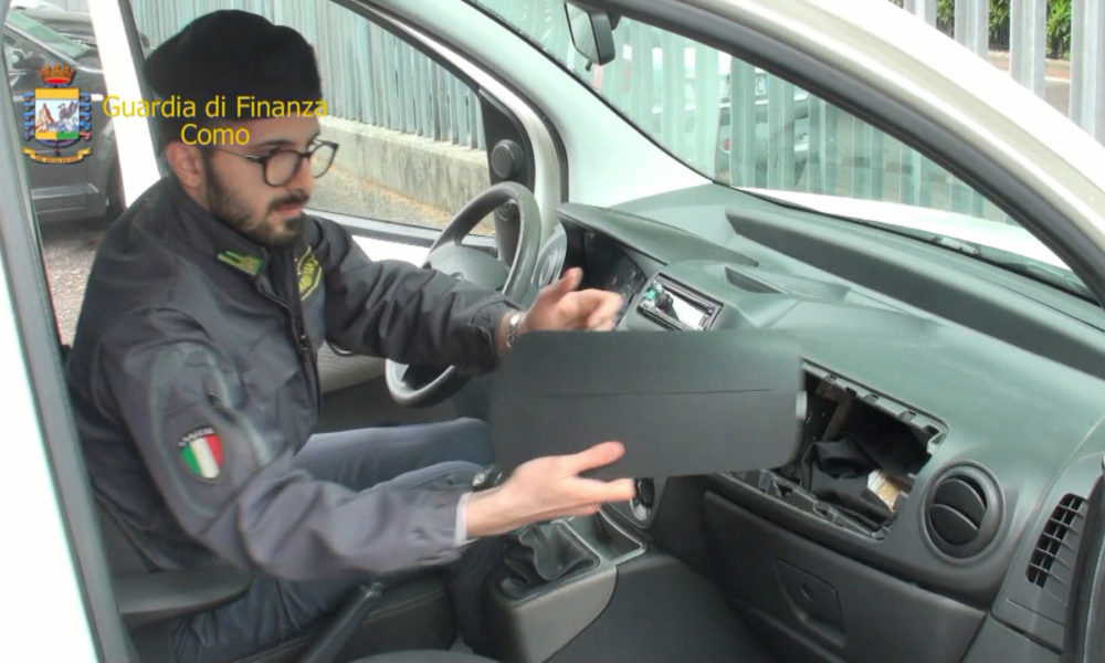 Traffico di oro e denaro tra Italia e Svizzera, operazione della guardia di finanza
