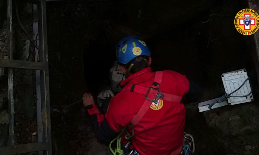 Pian del Tivano, fuori dalla grotta anche l’ultimo speleologo