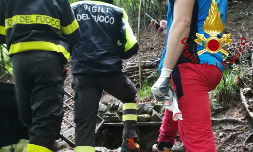 Pian del Tivano, speleologi bloccati in una grotta, in corso il recupero