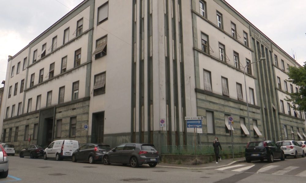 Como, sei senzatetto positivi al Coronavirus trasferiti in via Cadorna. Opposizione all’attacco