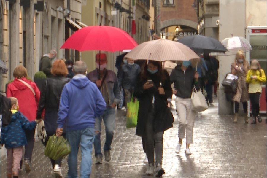 Como, i commercianti a un mese dalla riapertura: “Avanti piano piano, aspettiamo gli svizzeri lunedì”