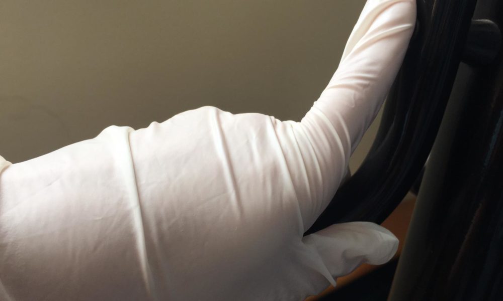 Niente più guanti sui mezzi pubblici. Fontana: “Procediamo con prudenza e senza abbassare la guardia”