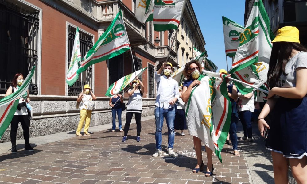 Como presidio in Prefettura dei dipendenti di mense e pulizie scolastiche