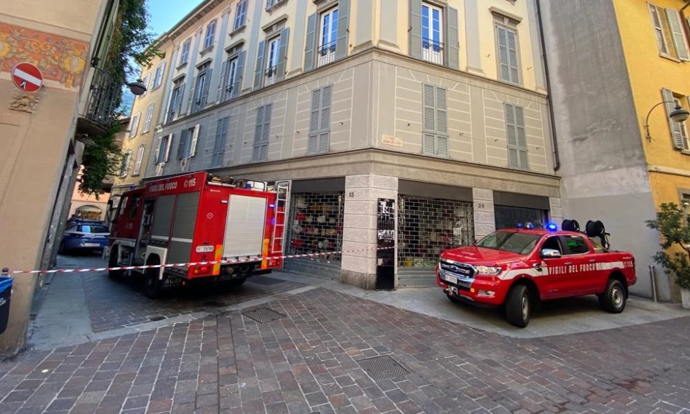 Centro storico di Como, incendio nello scantinato di un condominio in via Natta