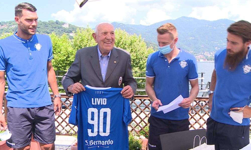 La maglia numero 90 per lo storico collaboratore del Como Livio Prada