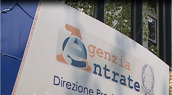 Il cartello dell'agenzia delle entrate