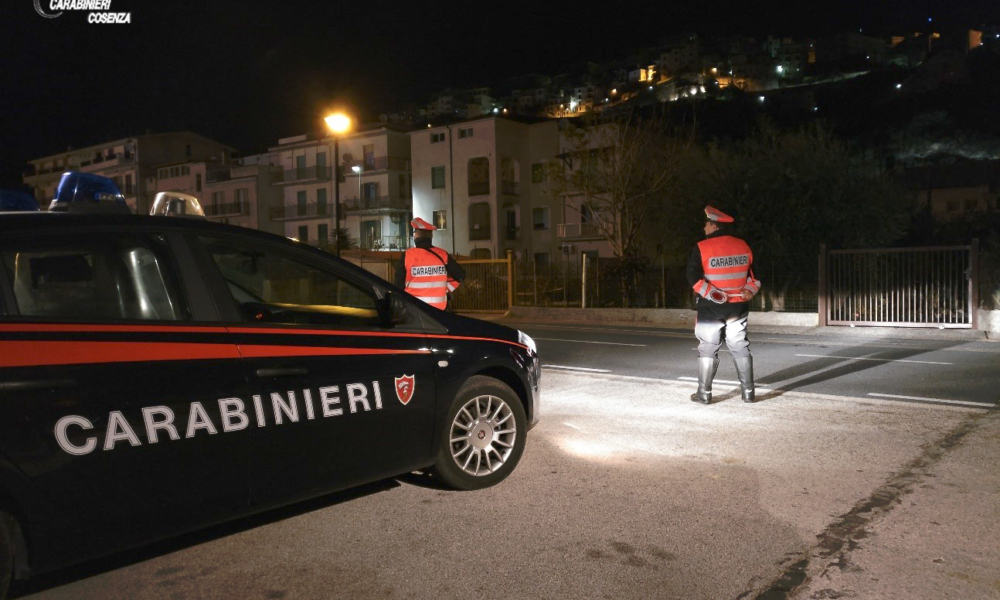 Spaccio di droga, arrestati tre 19enni in vacanza in Calabria