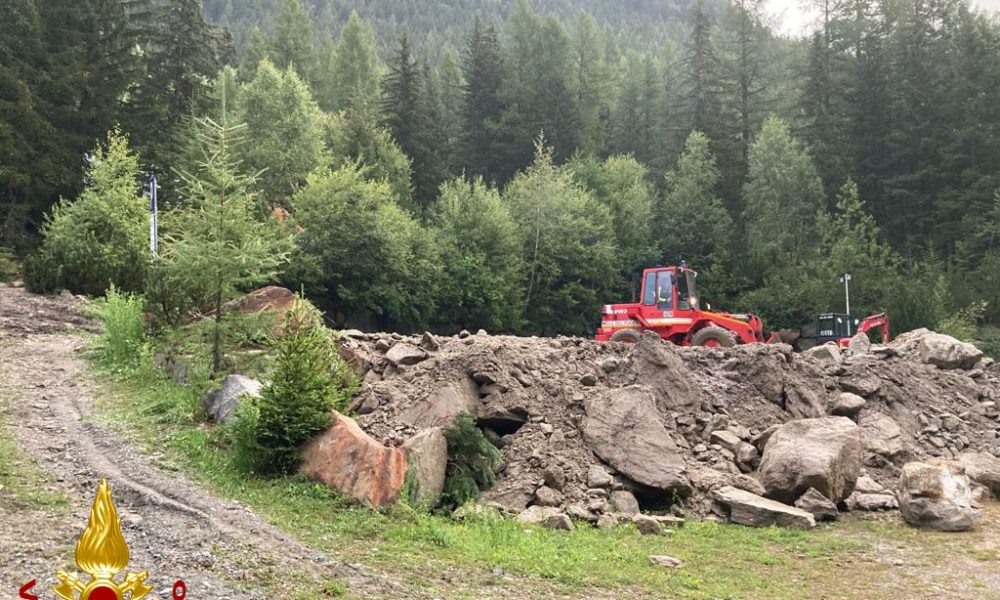 Frana in Valmalenco, un comasco ferito. Ha provato a soccorrere le persone sepolte dal fango