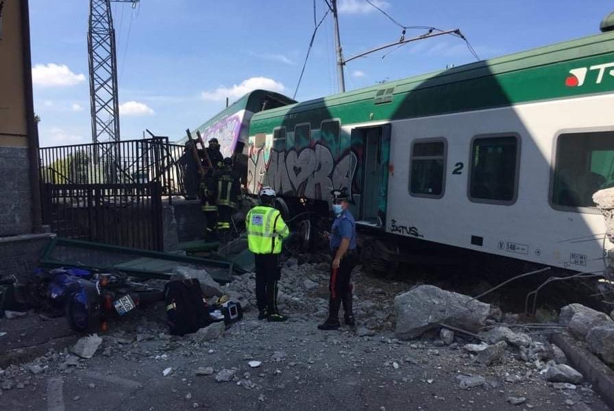 Deraglia treno a Carnate: viaggiava senza personale a bordo. Lievemente ferito l’unico passeggero
