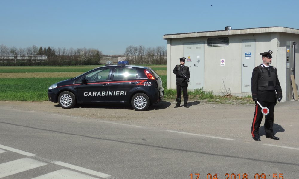 Mozzate, incendia un immobile e sferra calci e pugni ai carabinieri: arrestato 37enne marocchino