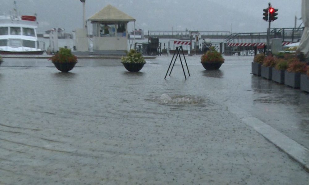 Forti temporali nel Comasco, interventi dei vigili del fuoco per allagamenti e piante pericolanti