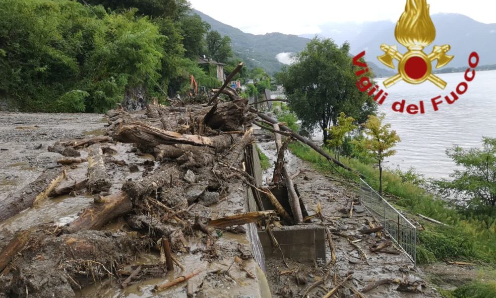 Frana sulla statale Regina: strada interrotta tra Vercana e Domaso