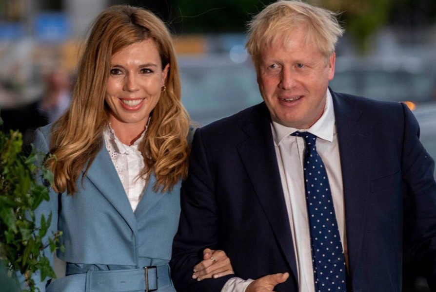 La compagna del premier britannico Johnson in vacanza sul Lago di Como