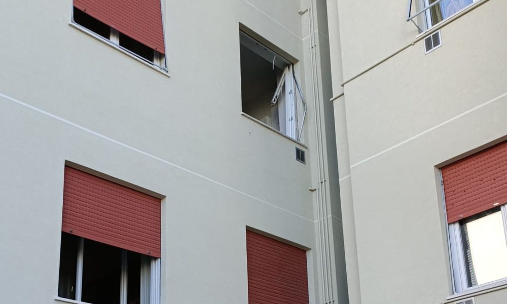 Fuga di gas, esplosione nella notte a Vighizzolo. Illesi i residenti nell’appartamento