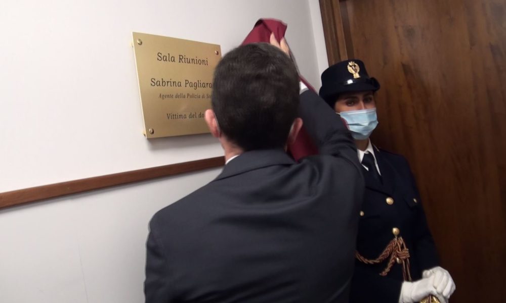 La sala riunioni della questura di Como intitolata all’agente Sabrina Pagliarani