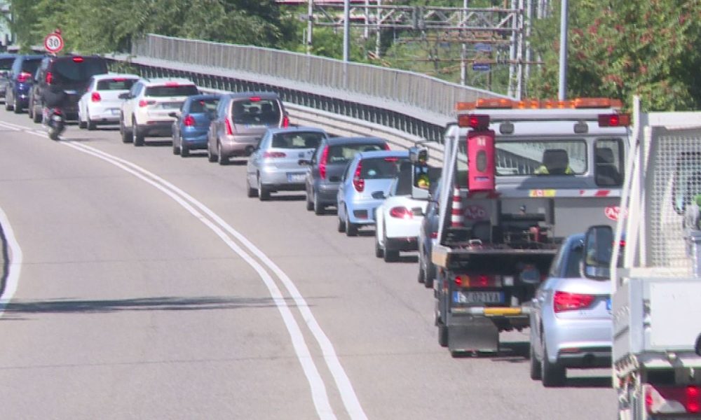 Cantiere improvviso, Comocalor paralizza Camerlata. Lavori sospesi dopo le polemiche