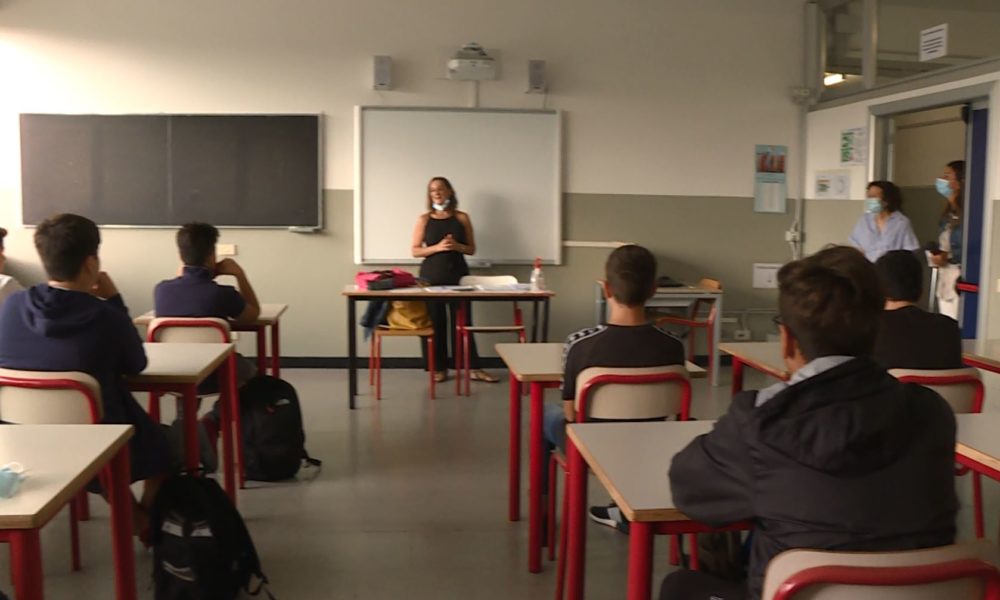 Ripartenza delle scuole: ritorno in aula tra mascherine, distanze e cattedre scoperte