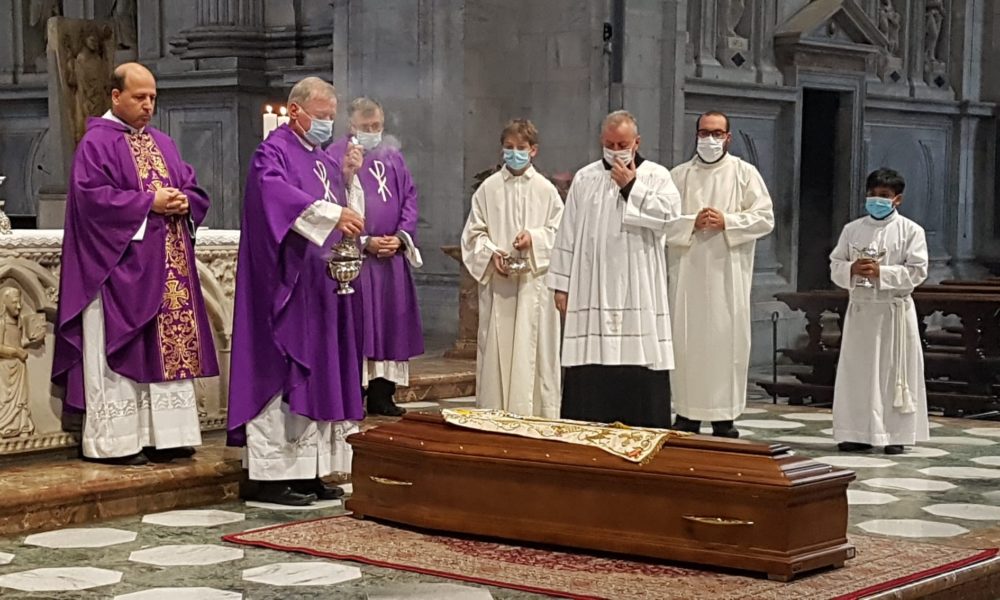 VIDEO – Duomo di Como gremito per i funerali di padre Ambrogio Perego