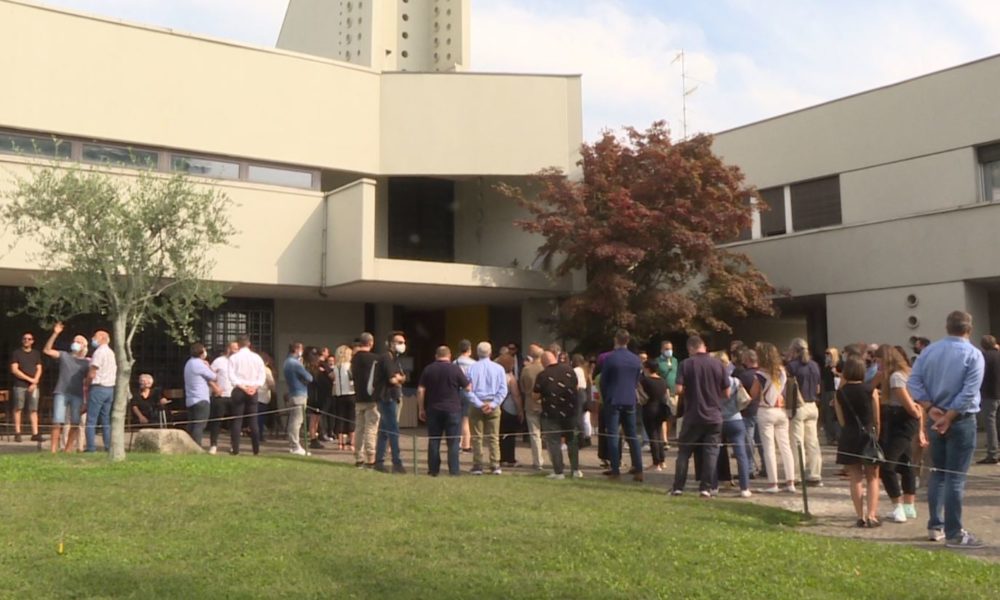 Incidente nelle Marche, a Prestino (Como) i funerali della coppia di pensionati