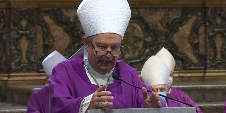Il Monsignor Oscar Cantoni, vescovo di Como