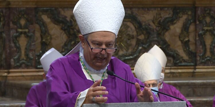 Il Monsignor Oscar Cantoni, vescovo di Como